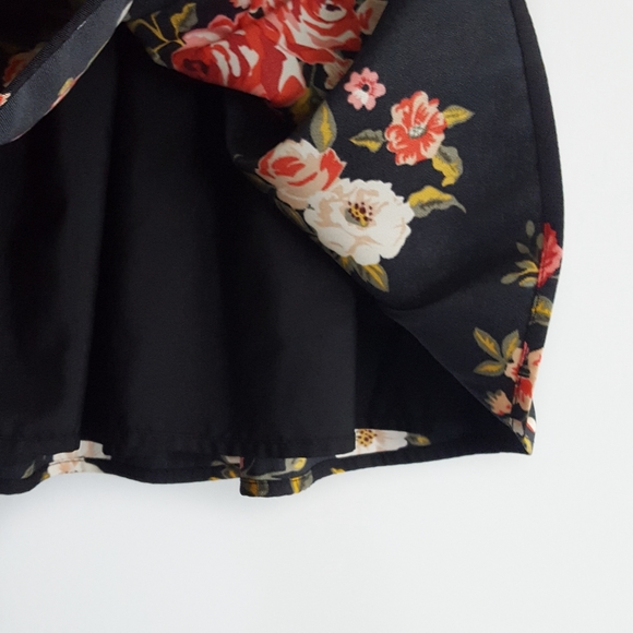 ▪︎Forever 21▪︎Floral Box Pleated Skirt - Picture 5 of 7